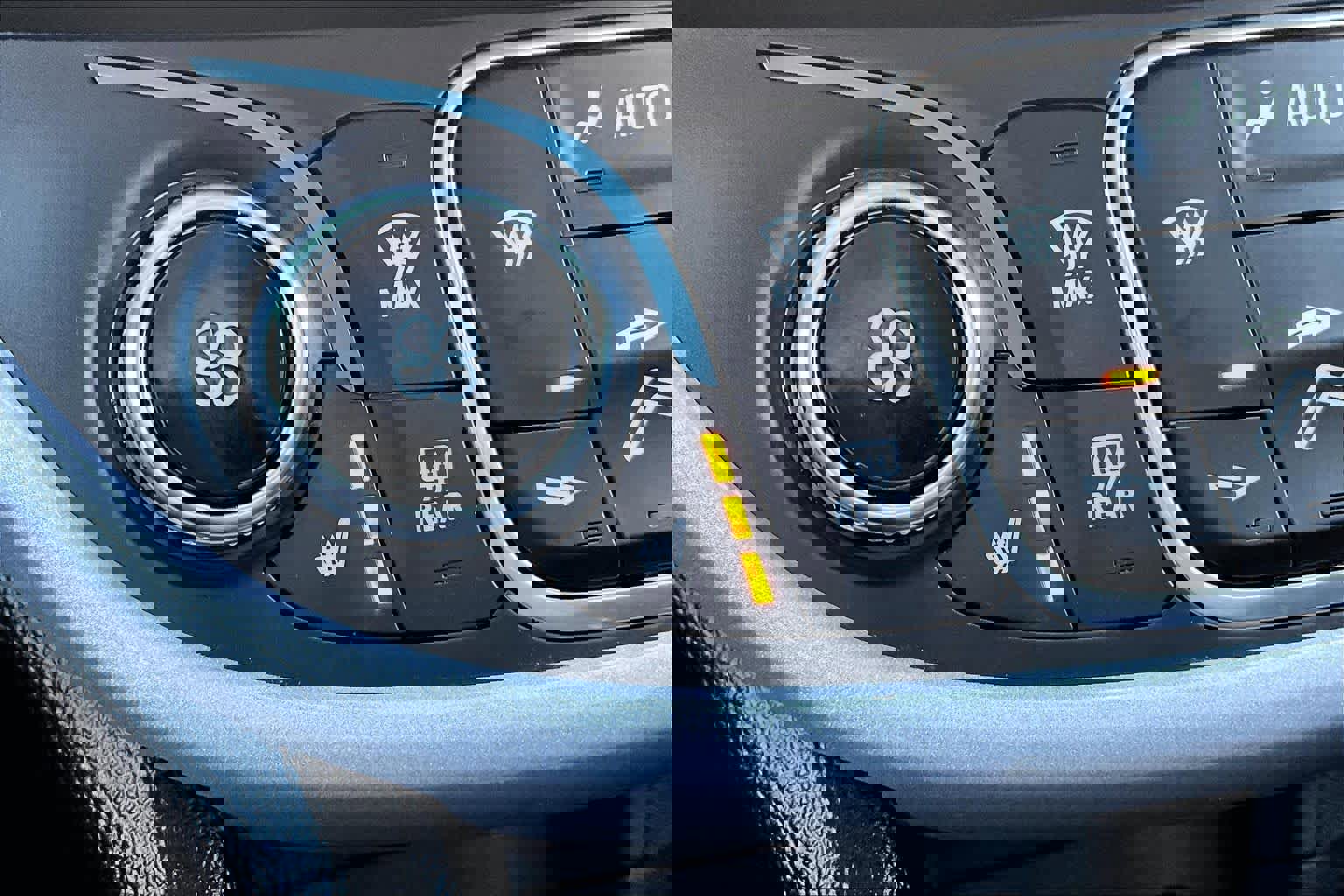 Used 2017 Chevrolet Volt LT w/ Comfort Package image 35