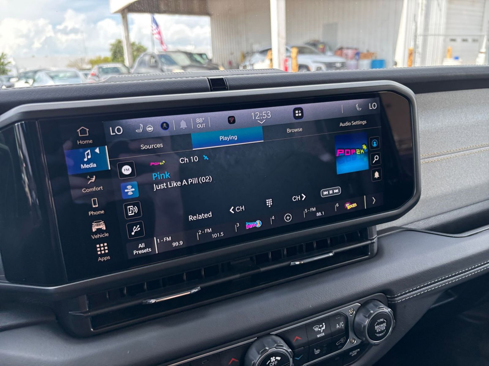 Used 2025 Jeep Wrangler Sahara image 21