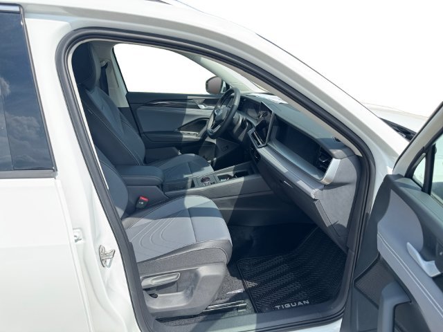 New 2026 Volkswagen Tiguan SE FWD image 13