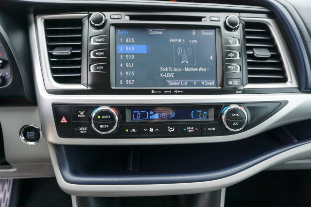 Used 2019 Toyota Highlander XLE FWD image 21
