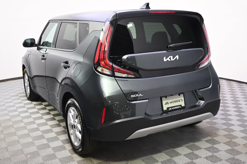 Used 2025 Kia Soul LX w/ LX Technology Package FWD image 4
