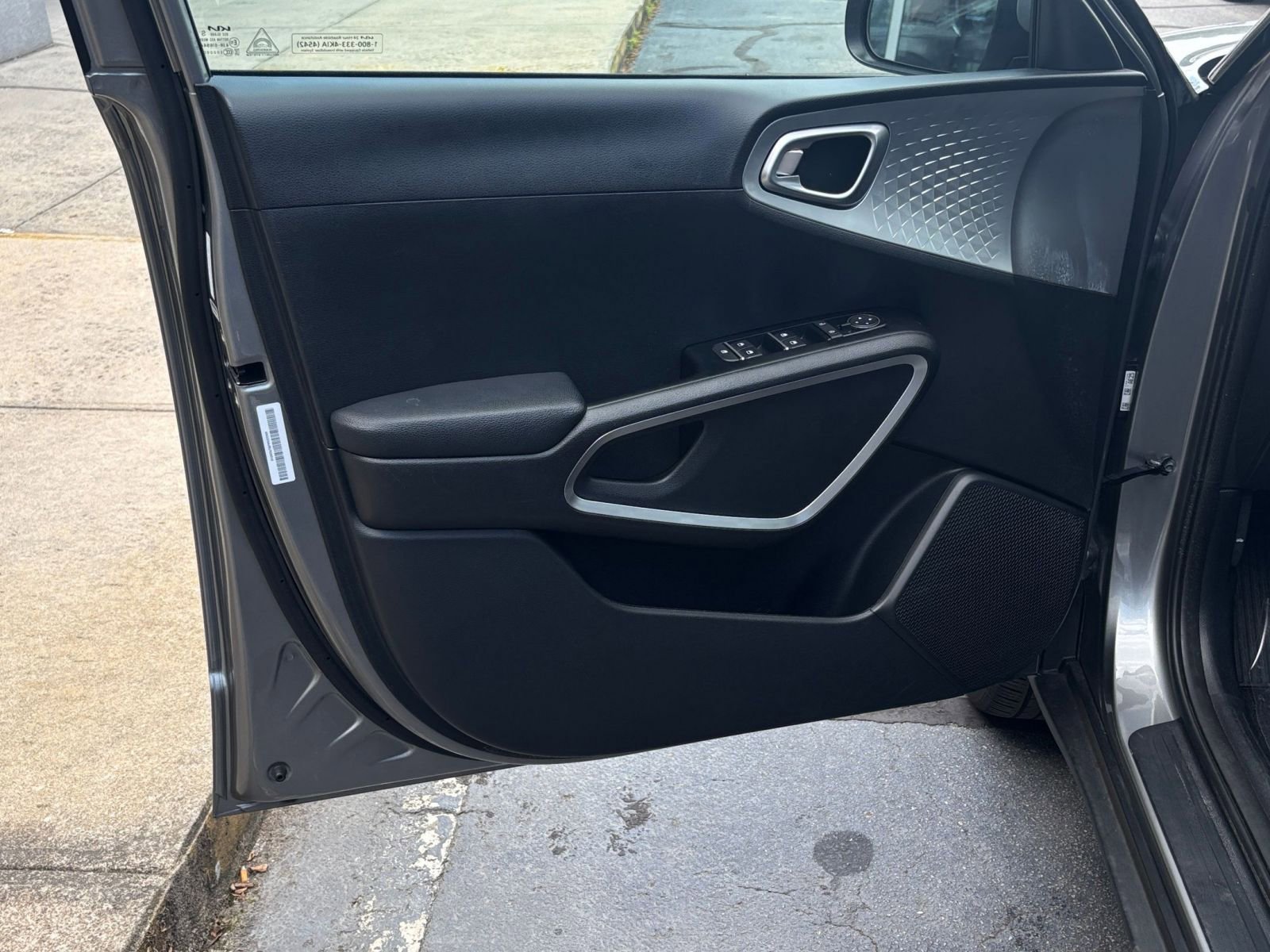 Used 2025 Kia Soul LX w/ LX Technology Package FWD image 18