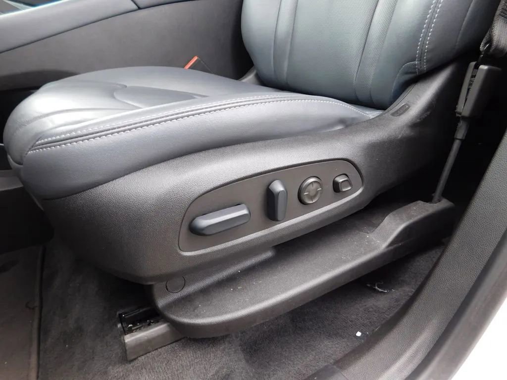 Used 2024 Buick Enclave Premium image 17