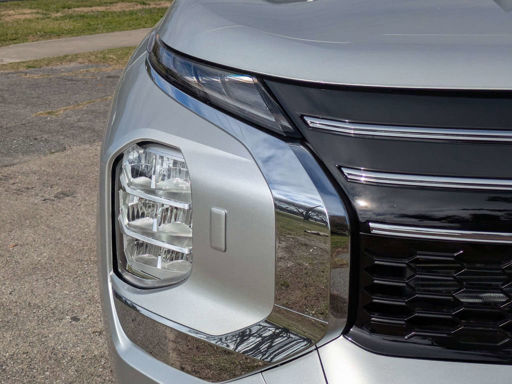 New 2026 Mitsubishi Outlander ES AWD/4WD image 10