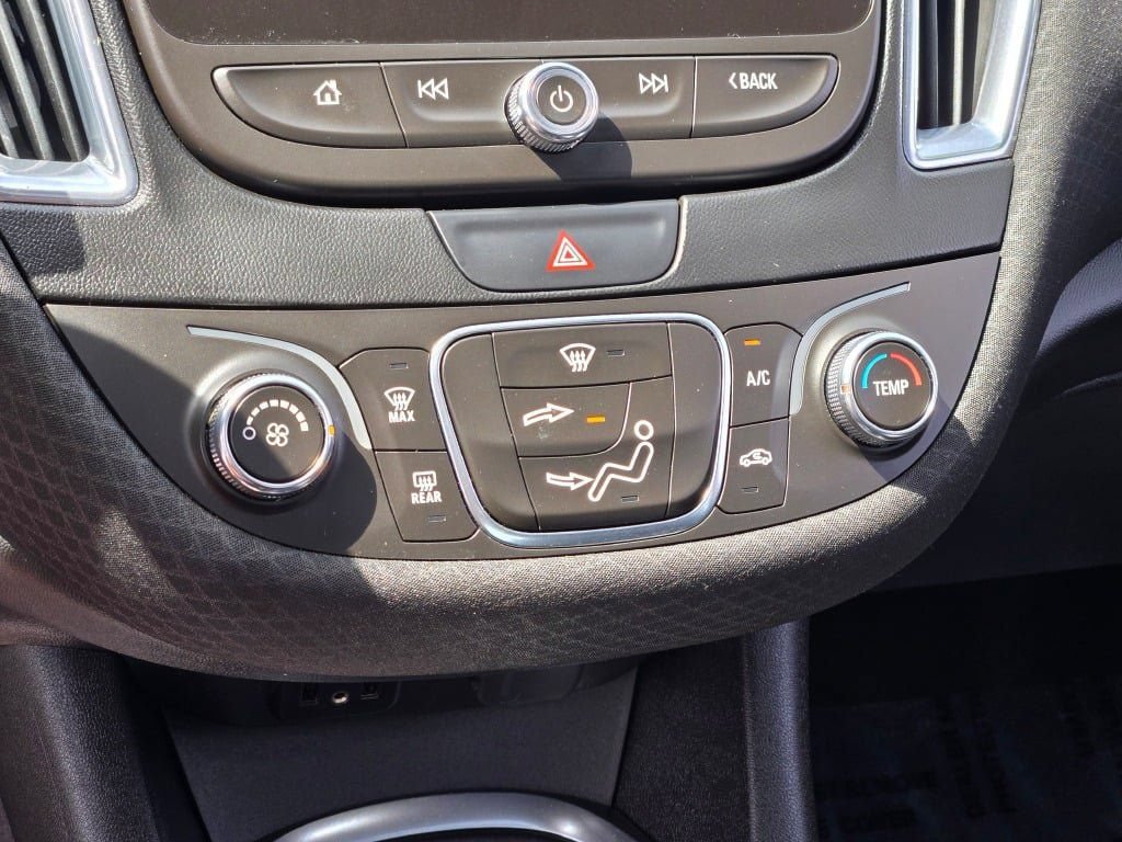 Used 2017 Chevrolet Malibu LT FWD image 27