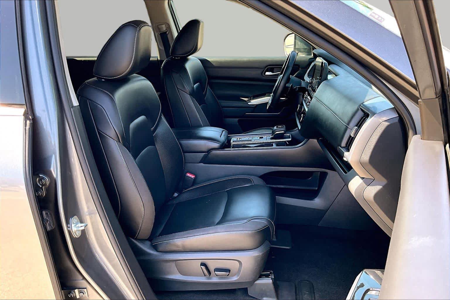 Used 2022 Nissan Pathfinder SL w/ SL Premium Package FWD image 8