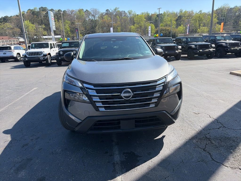 Used 2024 Nissan Rogue S video 2