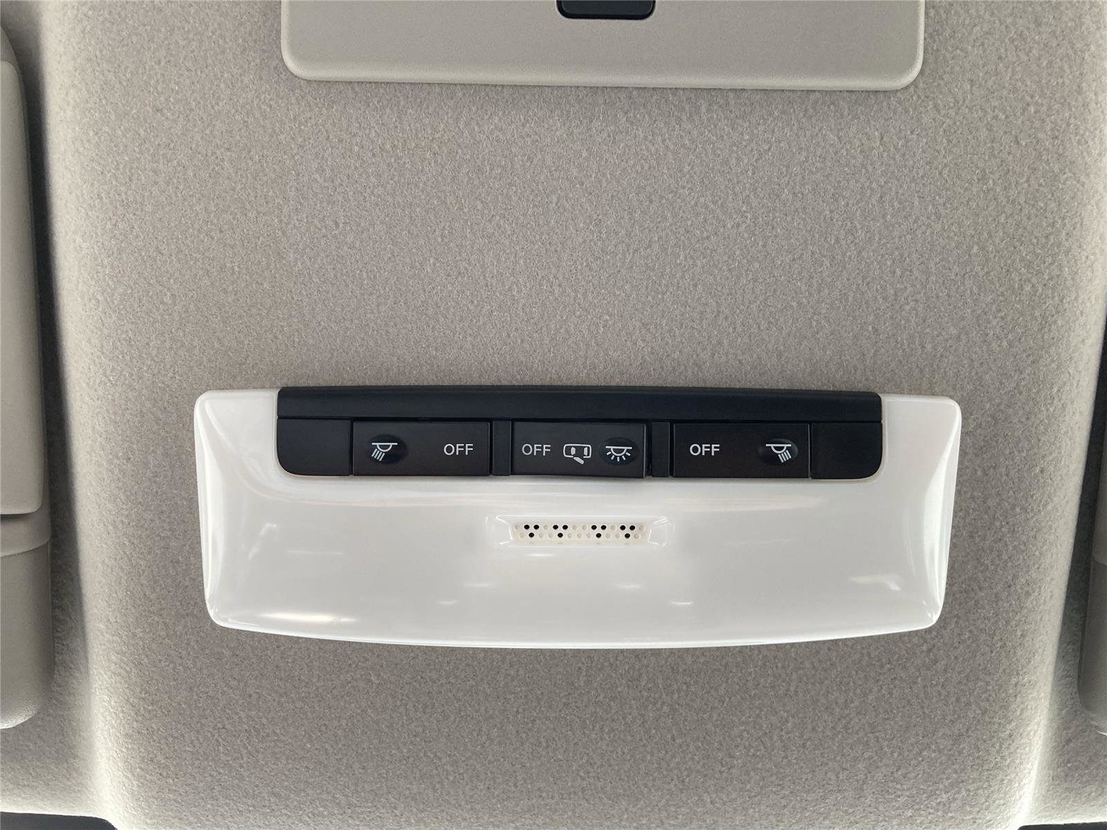 New 2025 Nissan Versa SR w/ Trunk Package image 24