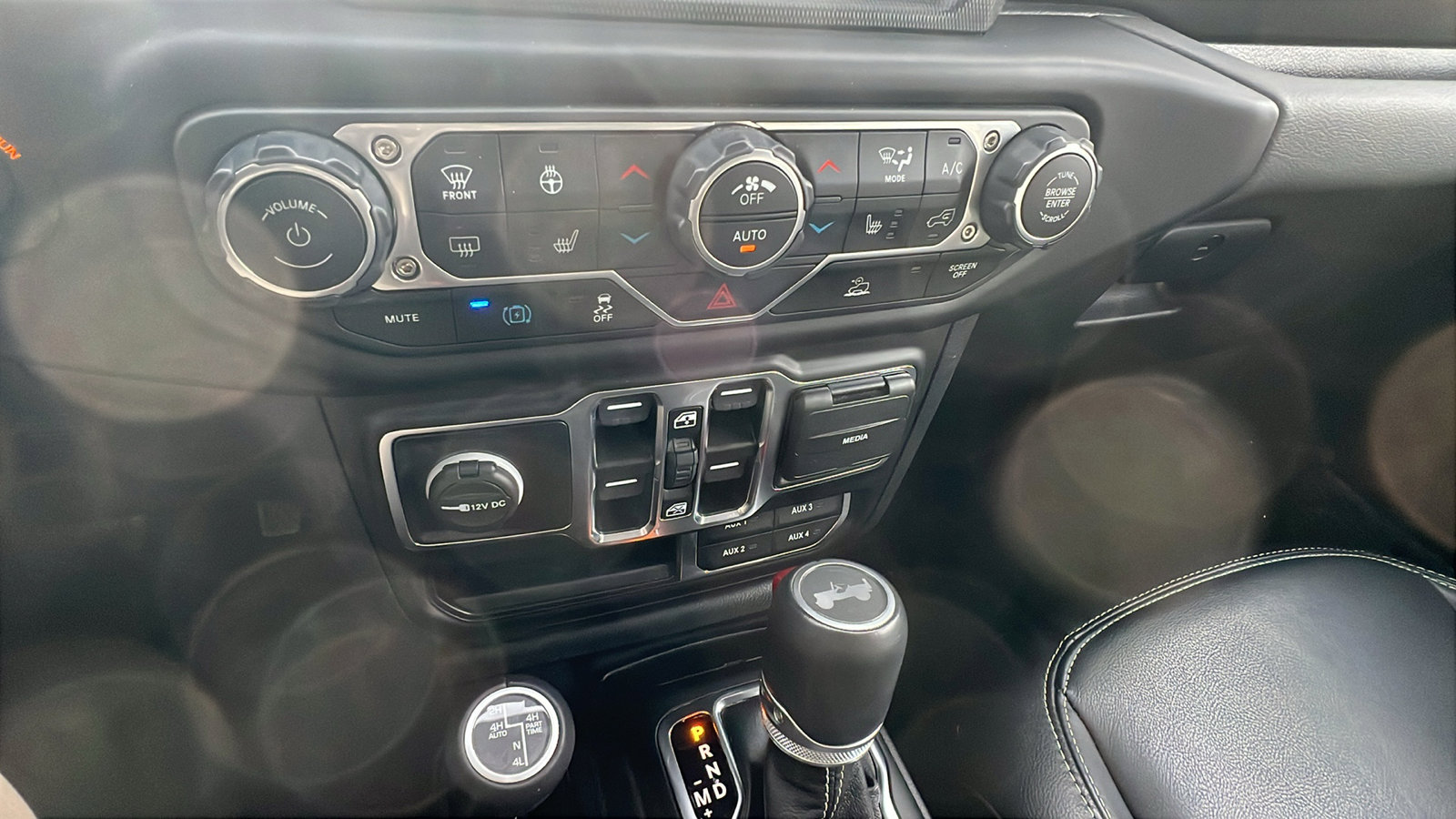 Used 2023 Jeep Wrangler Sahara w/ Cold Weather Group image 33