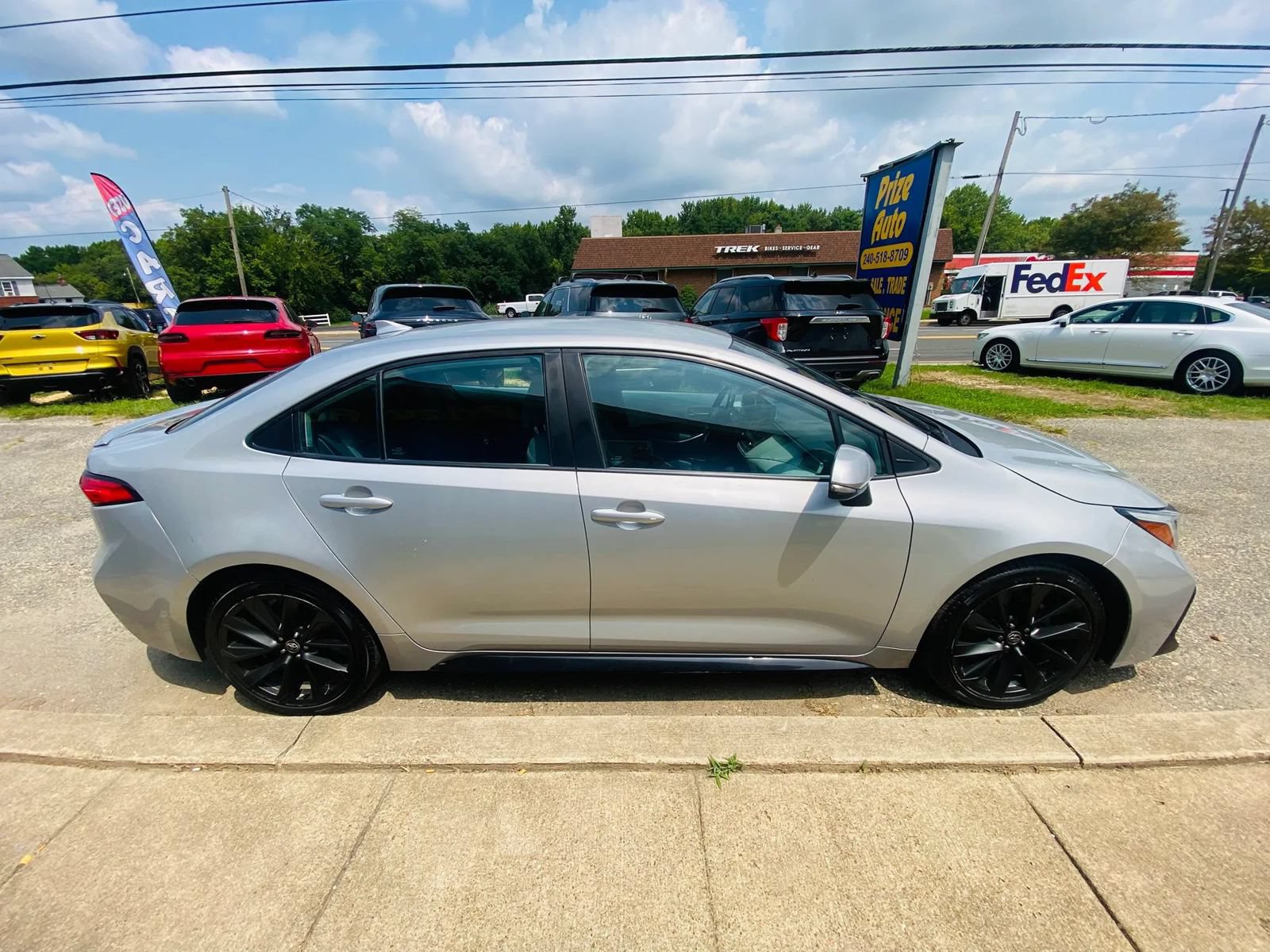 Used 2023 Toyota Corolla SE FWD image 6