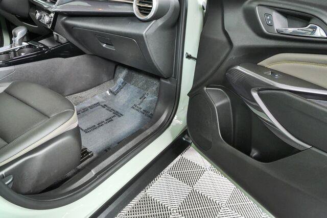 Certified 2025 Chevrolet Trax ACTIV w/ Sunroof Package FWD image 27
