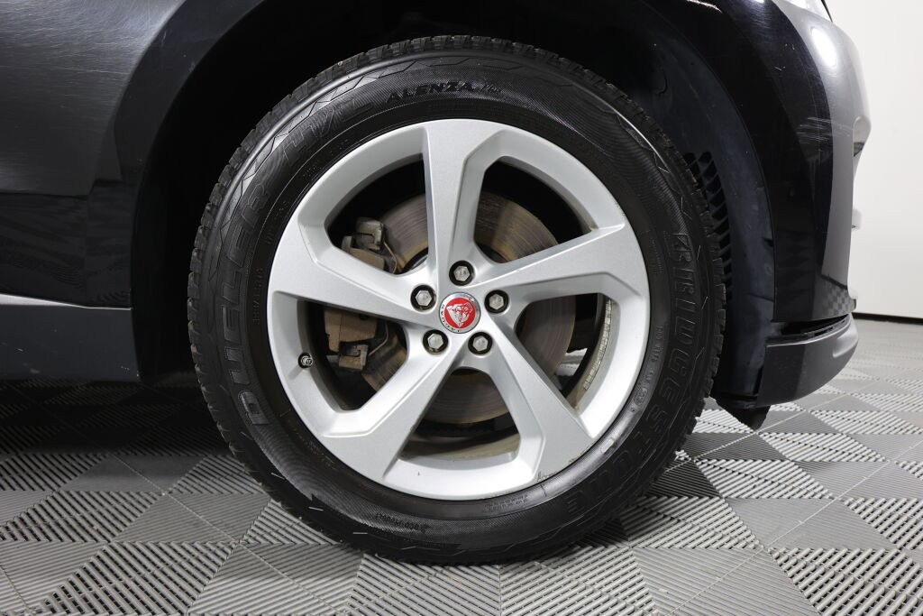 Used 2017 Jaguar F-PACE Premium image 6