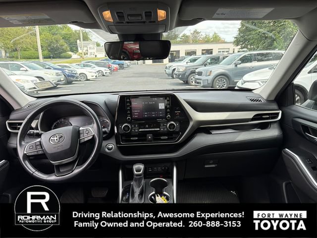Used 2022 Toyota Highlander XLE AWD/4WD image 5