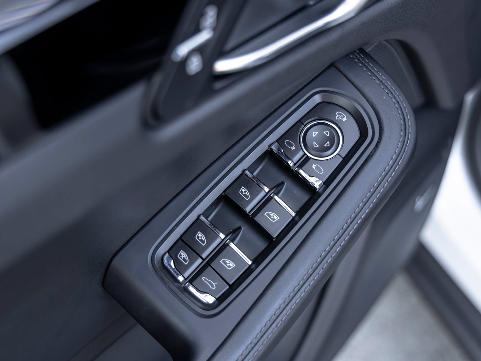Certified 2026 Porsche Macan AWD/4WD image 23