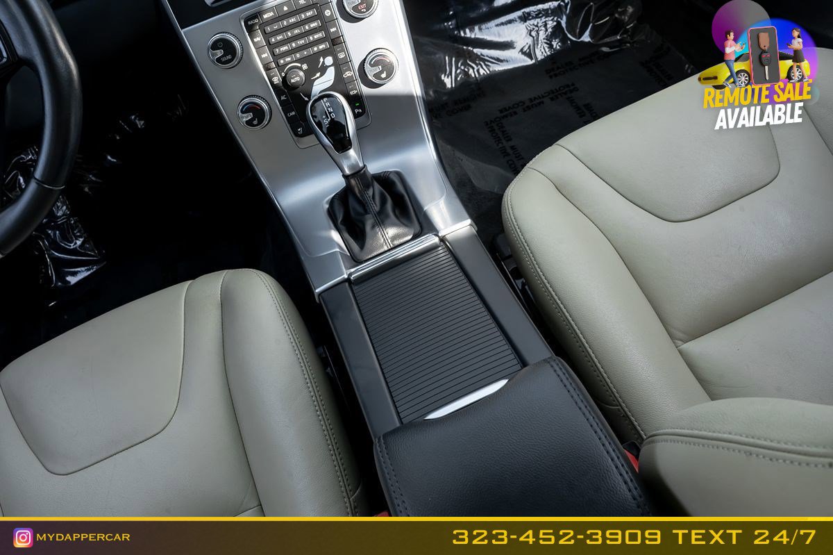 Used 2017 Volvo V60 T5 Platinum image 21