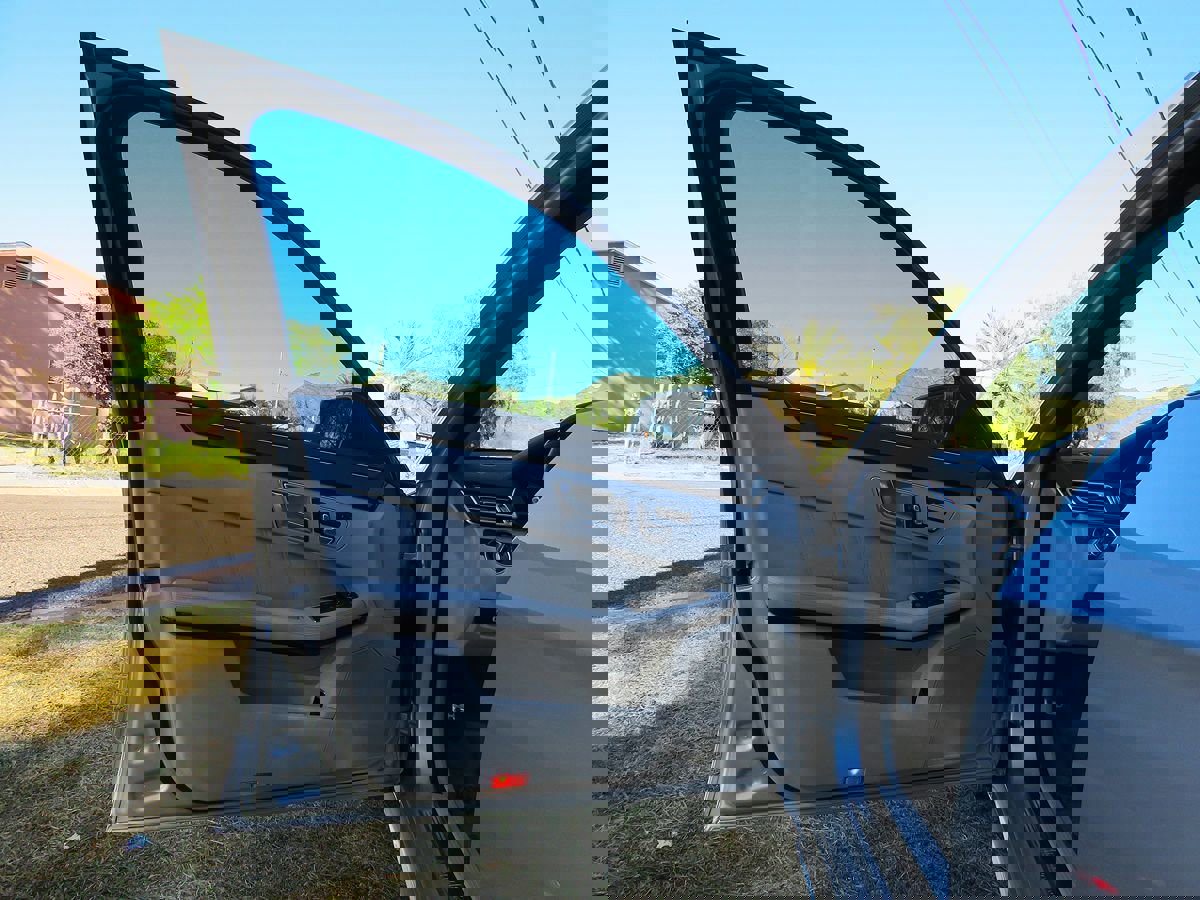 Used 2016 Mercedes-Benz E 400 Sedan image 20