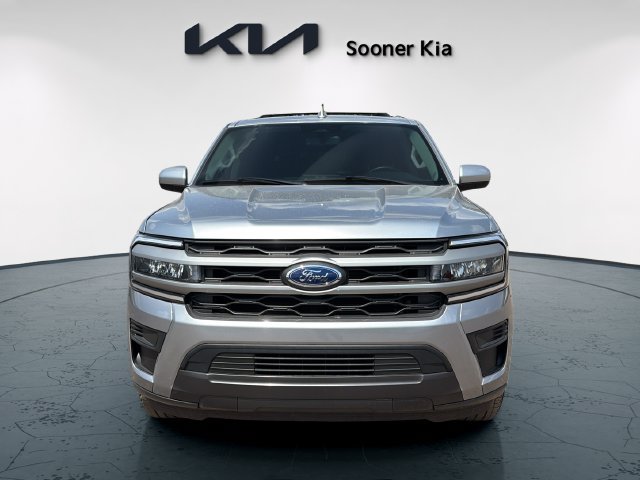 Used 2024 Ford Expedition XLT AWD/4WD image 2