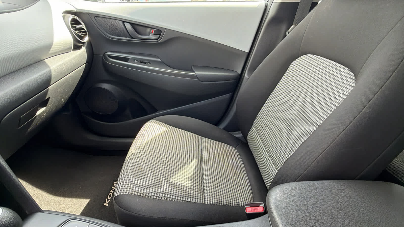 Used 2019 Hyundai Kona SE FWD image 12