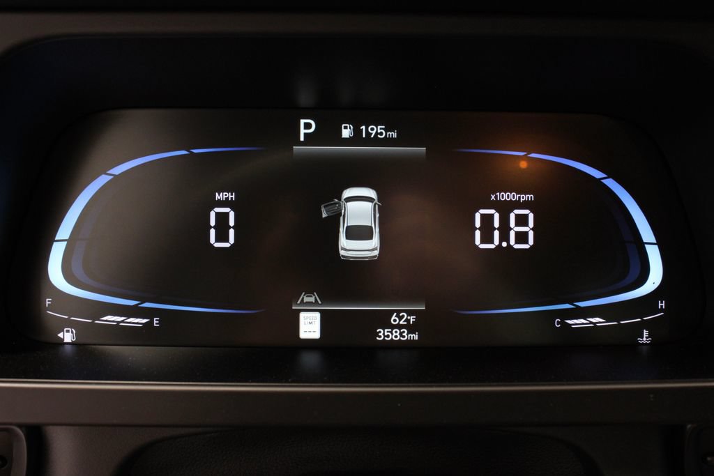 Used 2025 Hyundai Elantra Sport FWD image 30
