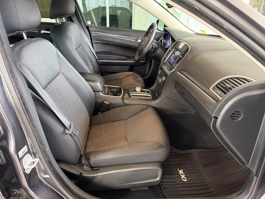 Used 2019 Chrysler 300 Touring w/ Sport Appearance Package RWD image 21