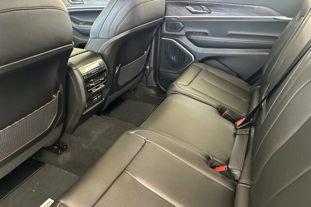New 2026 Jeep Grand Cherokee L Limited AWD/4WD image 9