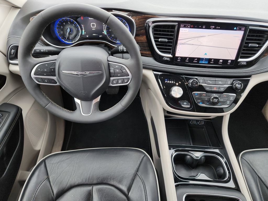 Used 2024 Chrysler Pacifica Limited image 33