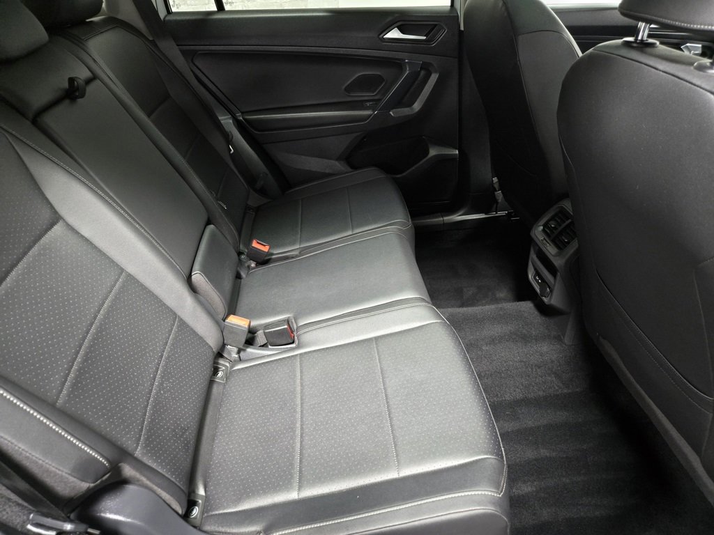 Used 2020 Volkswagen Tiguan SE w/ Panoramic Sunroof Package image 49