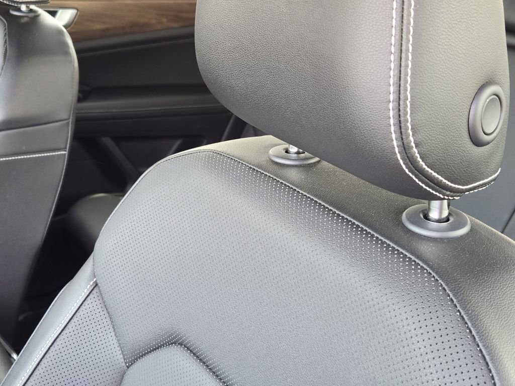 Used 2024 Volkswagen Atlas SE image 16