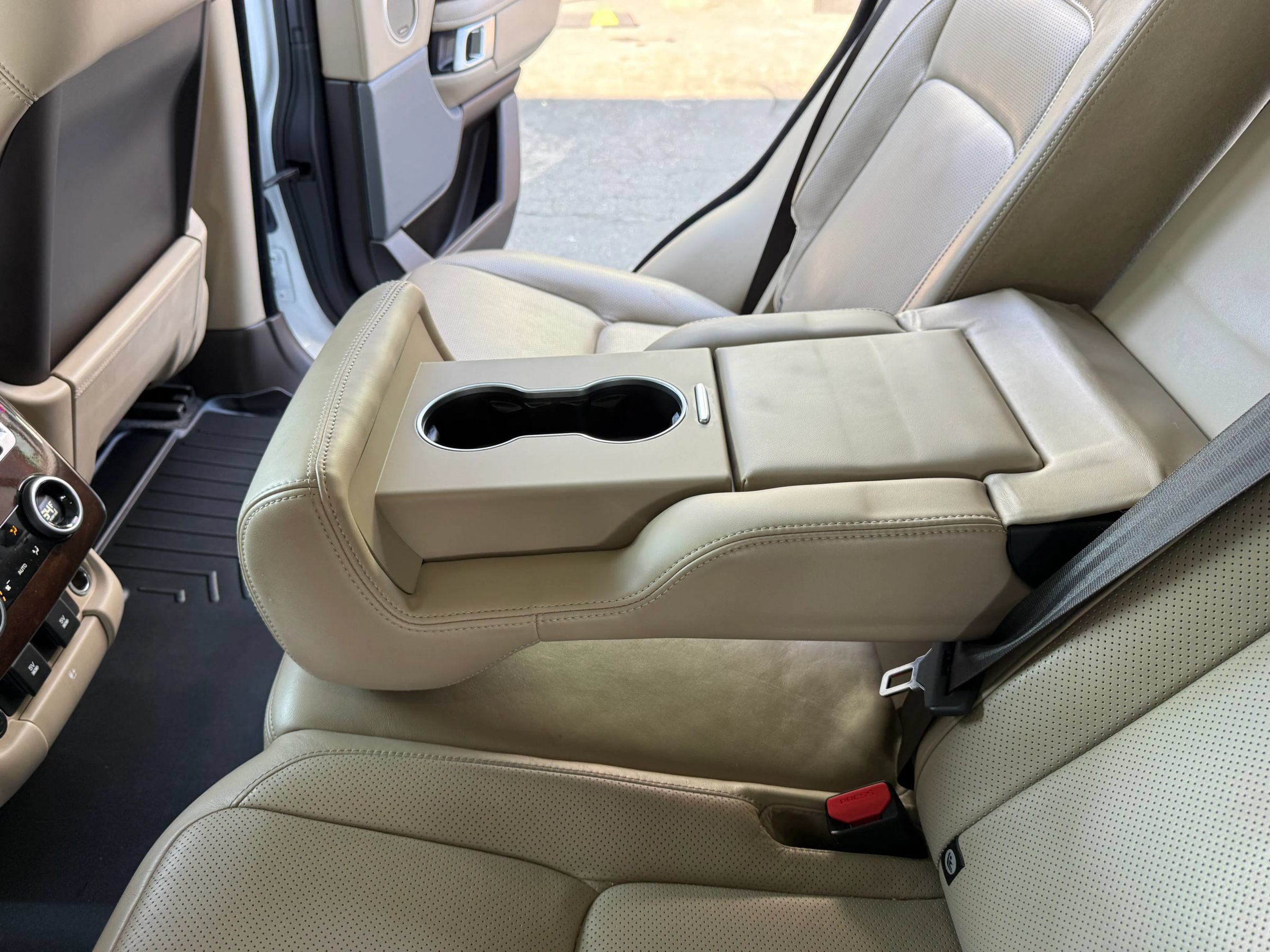 Used 2018 Land Rover Range Rover Supercharged AWD/4WD image 16