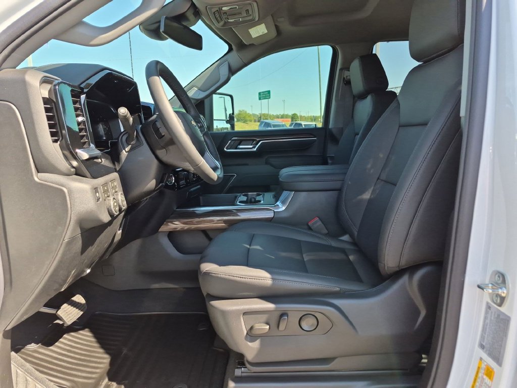New 2026 Chevrolet Silverado 3500 LT w/ All Star Edition AWD/4WD image 15