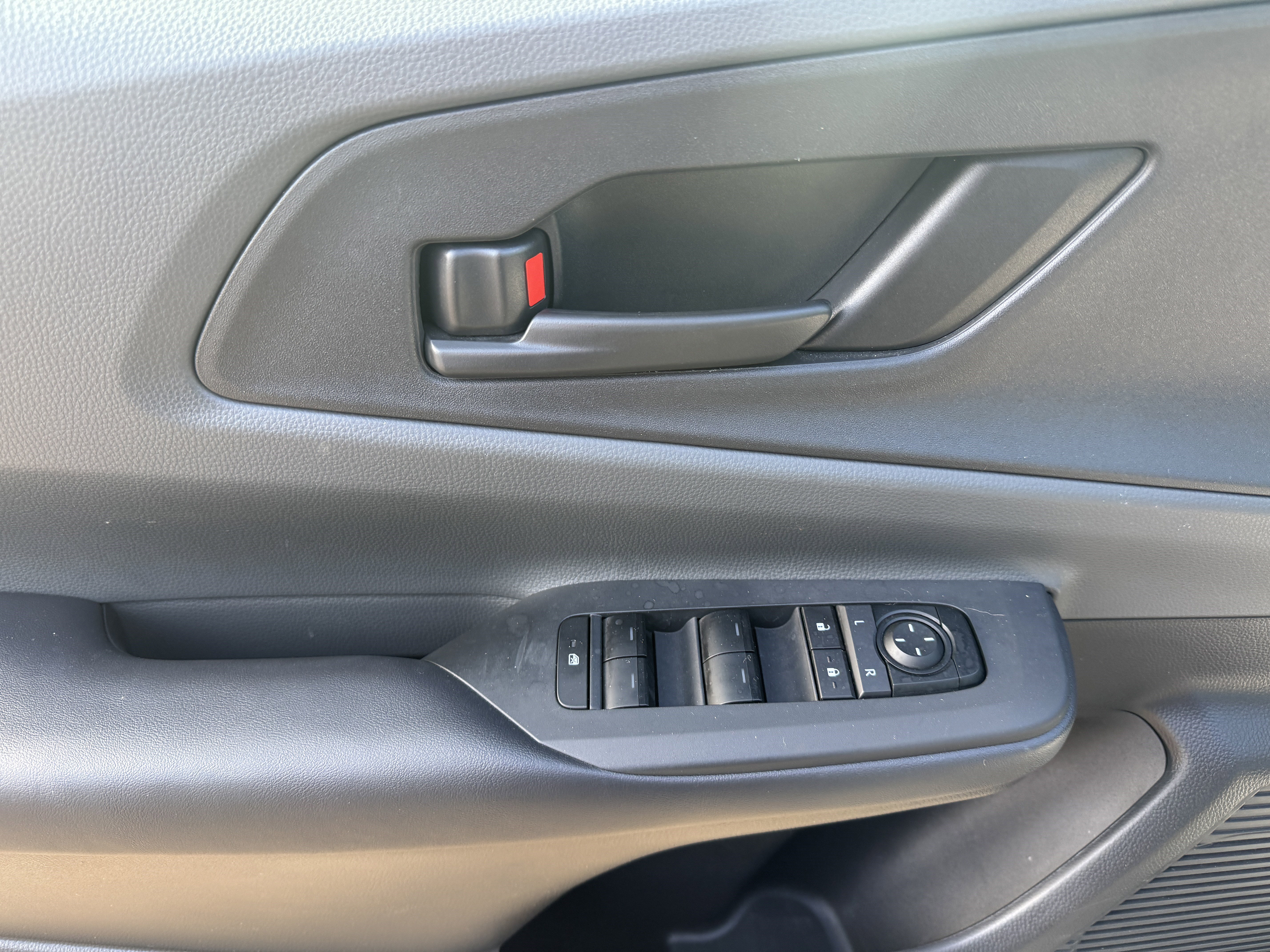 Used 2024 Toyota Prius LE image 9