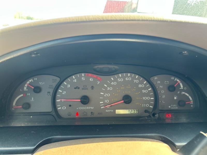 Used 2003 Toyota Sequoia SR5 RWD image 9