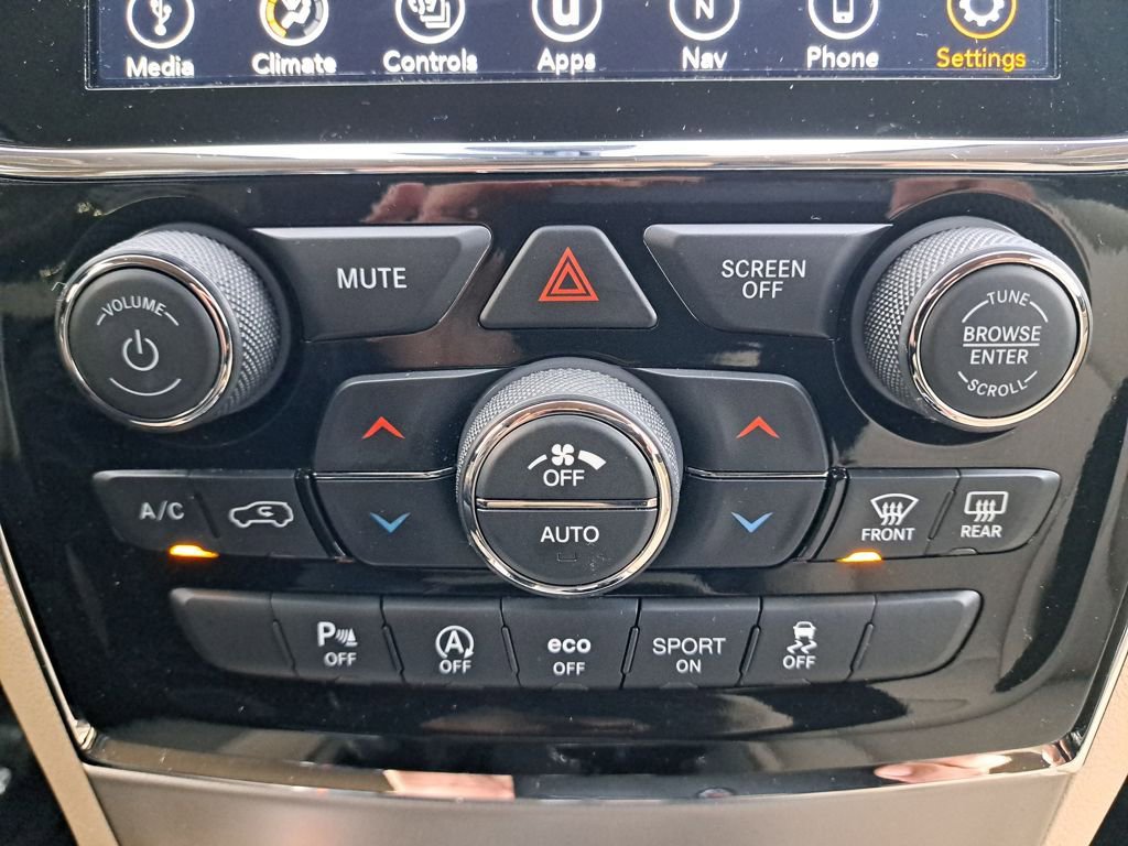 Used 2022 Jeep Grand Cherokee Laredo E w/ Security & Convenience Group image 23