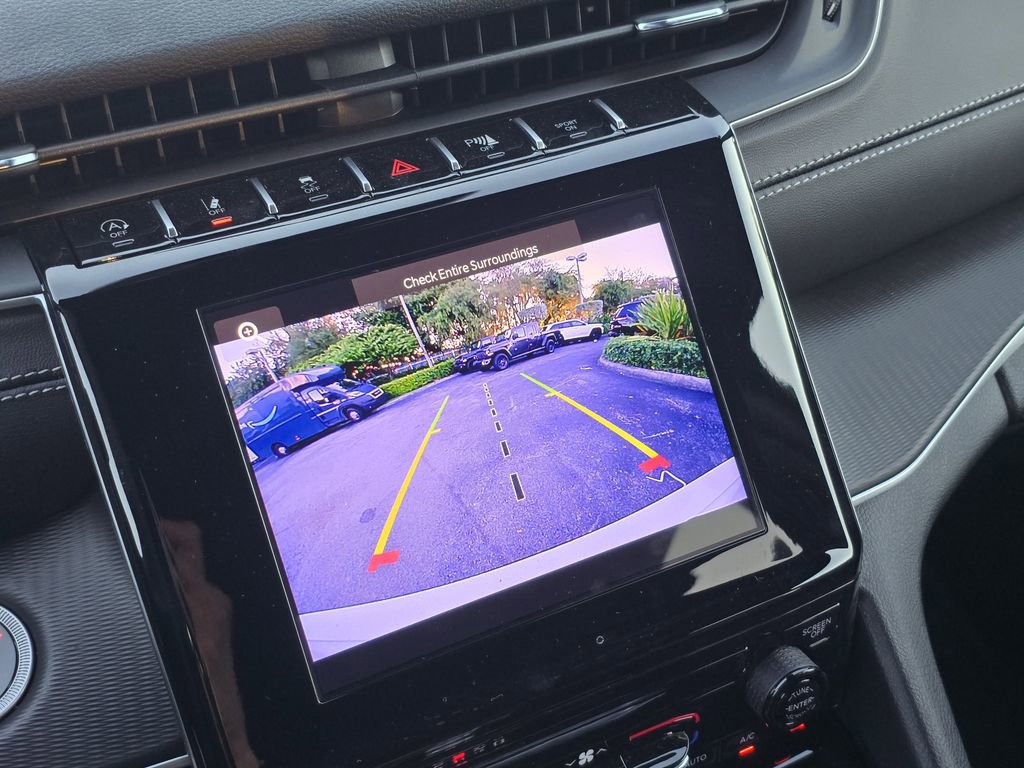 Used 2025 Jeep Grand Cherokee L Laredo image 24