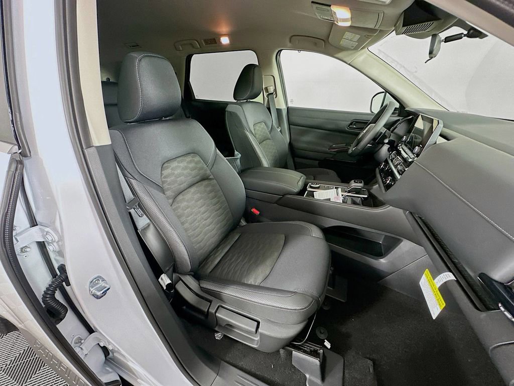 New 2025 Nissan Pathfinder SV image 36