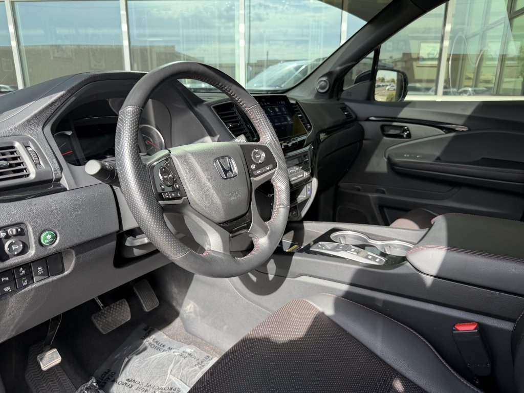 Used 2025 Honda Passport Black Edition image 31