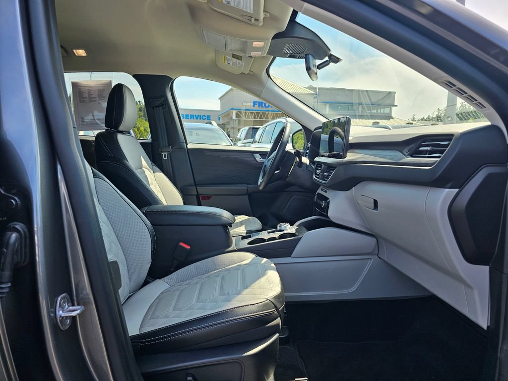 Used 2024 Ford Escape Platinum w/ Premium Technology Package AWD/4WD image 10
