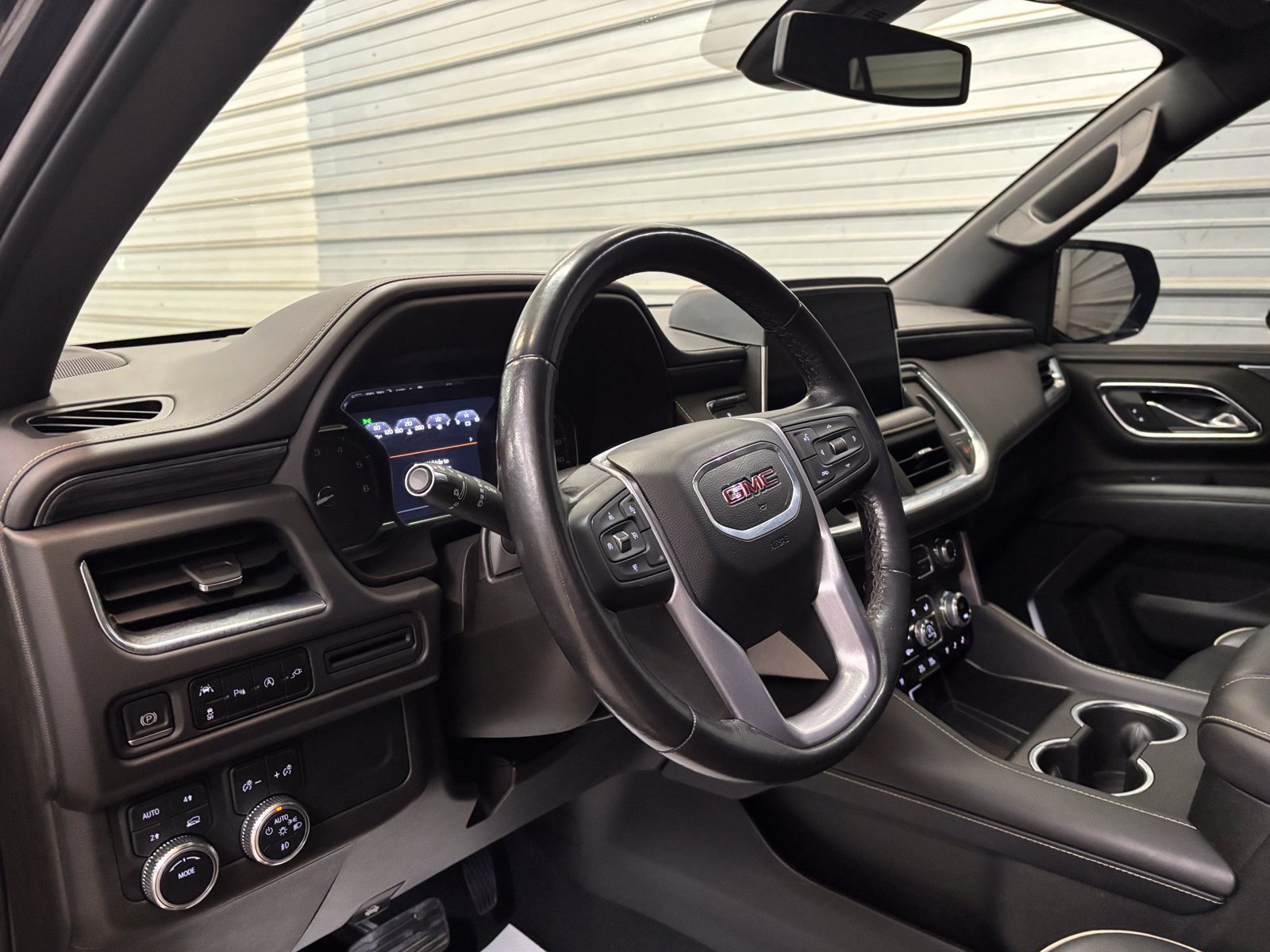Used 2021 GMC Yukon SLT AWD/4WD image 10