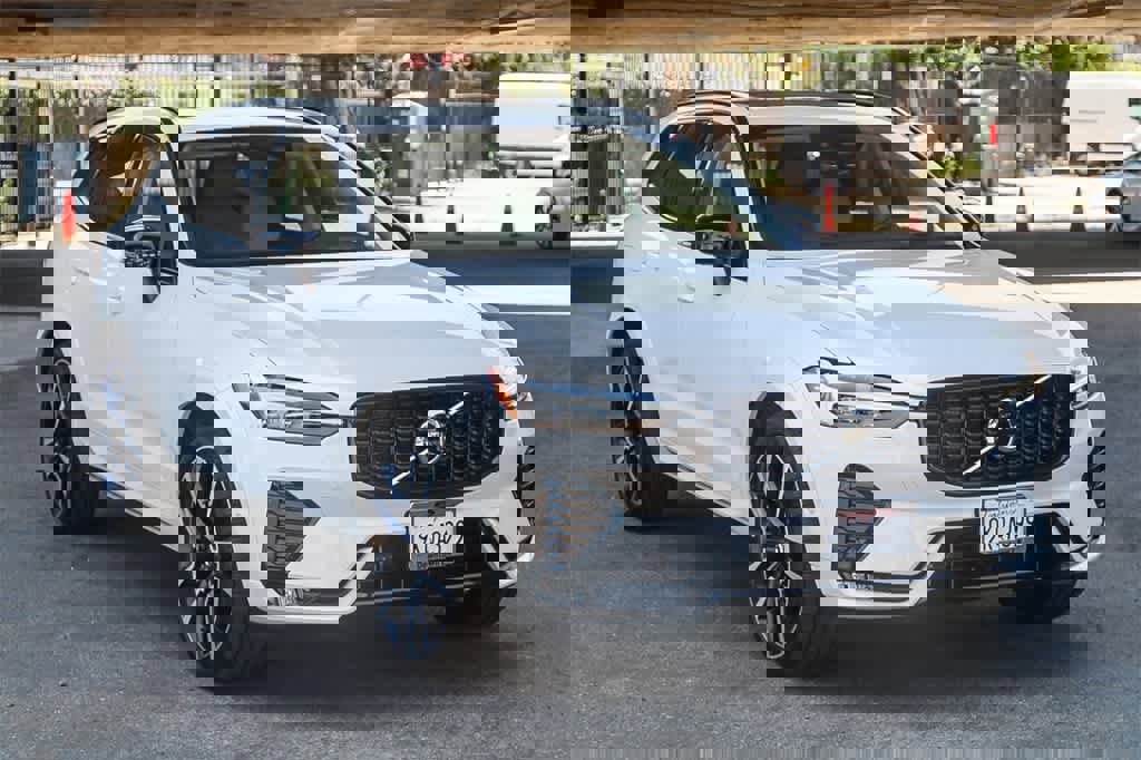 Used 2024 Volvo XC60 B5 Ultimate image 3