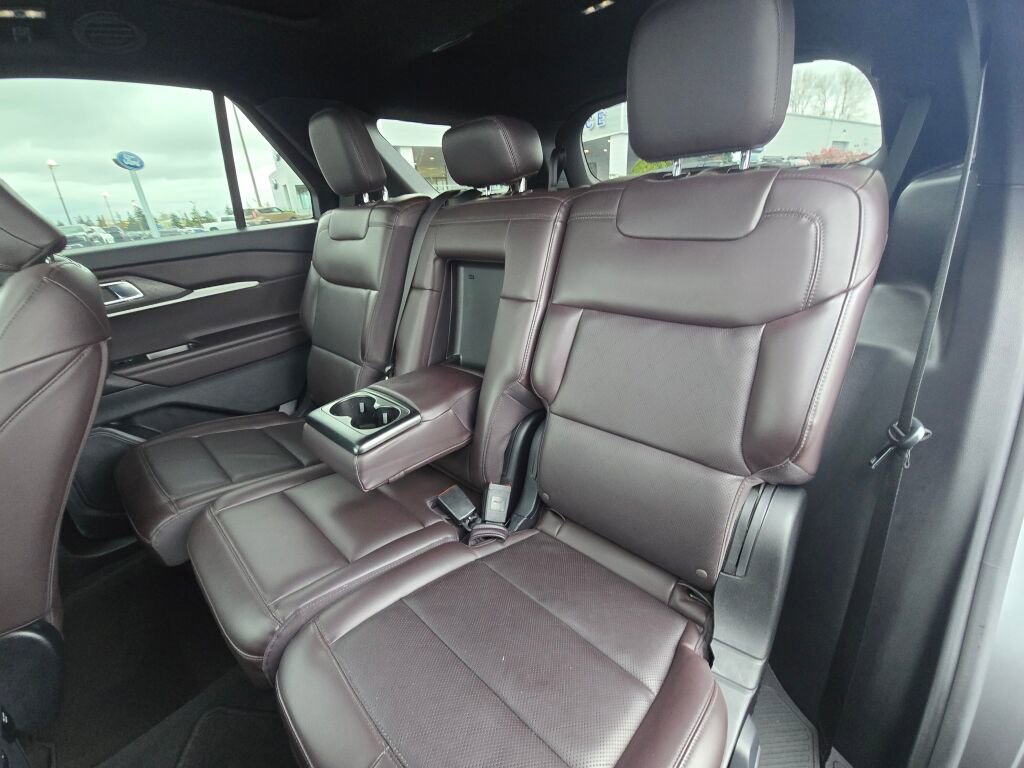 Used 2025 Ford Explorer Platinum AWD/4WD image 14