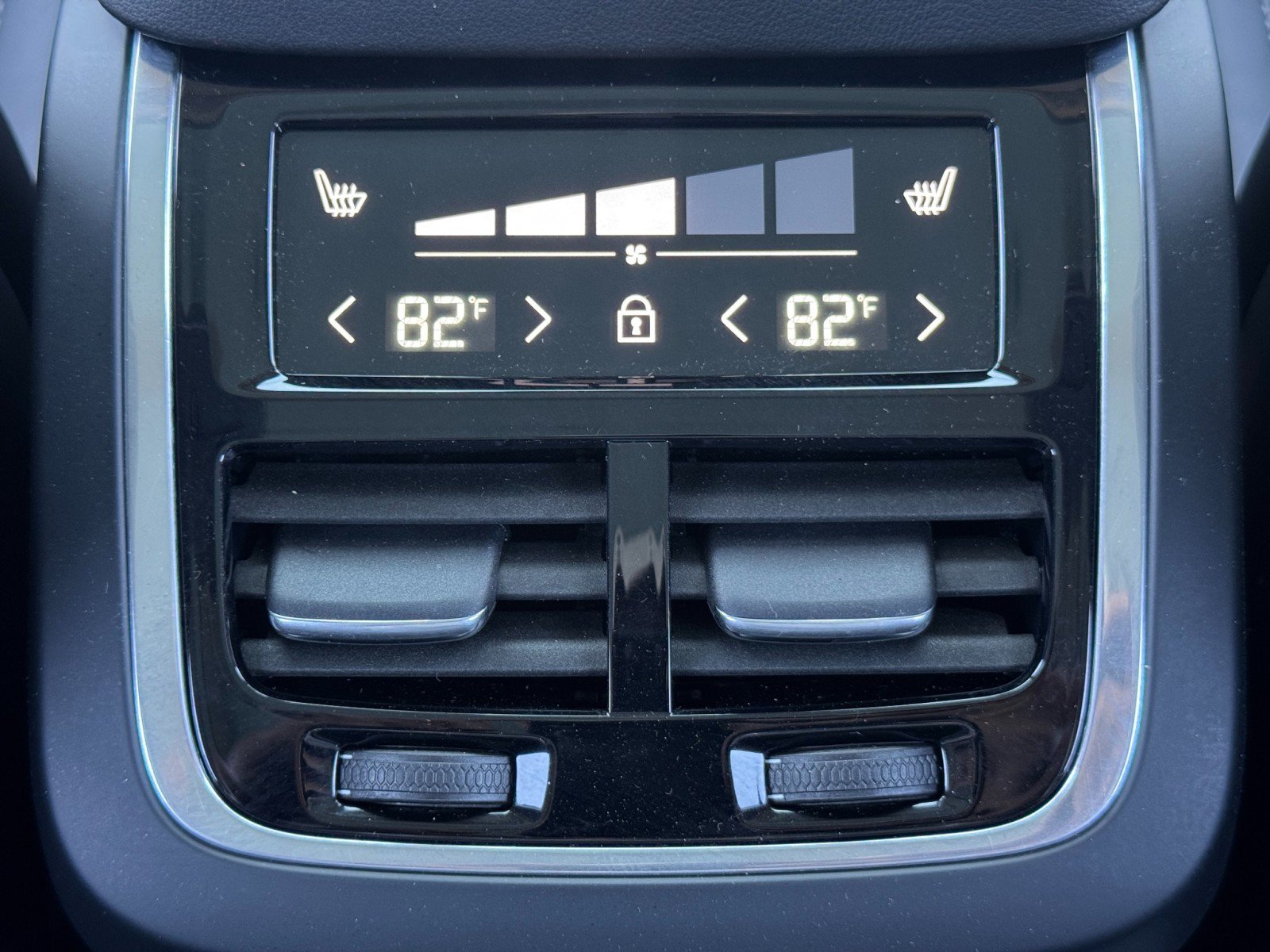 Used 2024 Volvo XC90 B6 Ultimate w/ Lounge Package AWD/4WD image 32