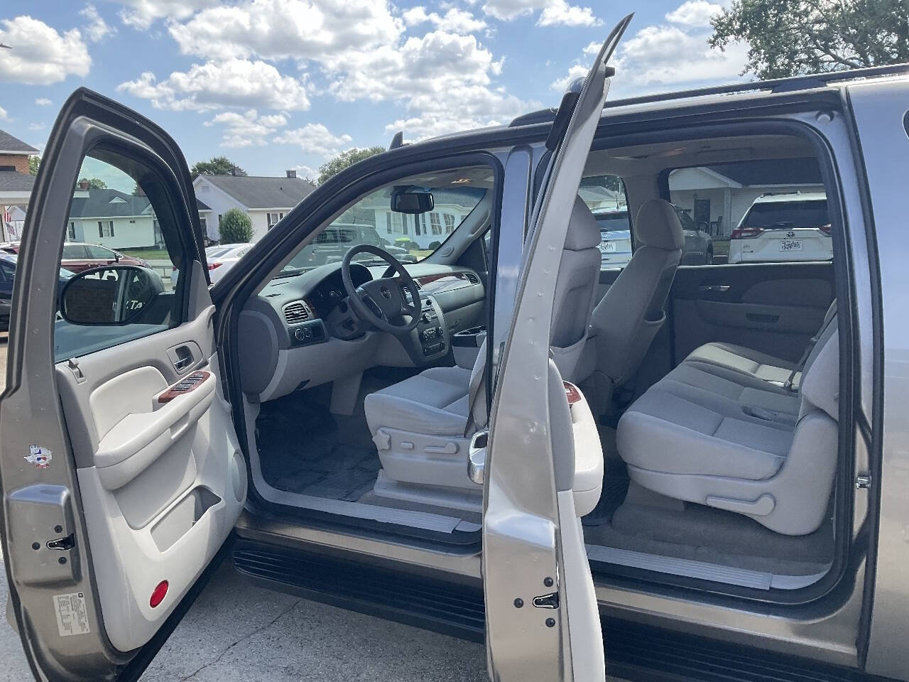 Used 2009 GMC Yukon XL SLE w/ Convenience Package RWD image 9