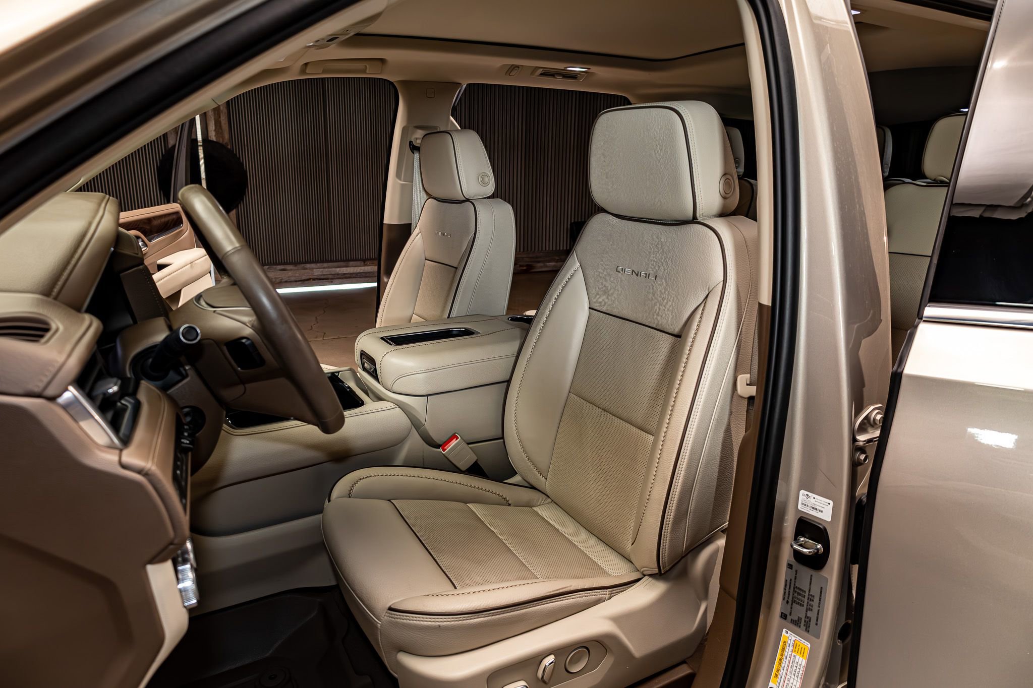 Used 2022 GMC Yukon Denali w/ Denali Premium Package AWD/4WD image 20
