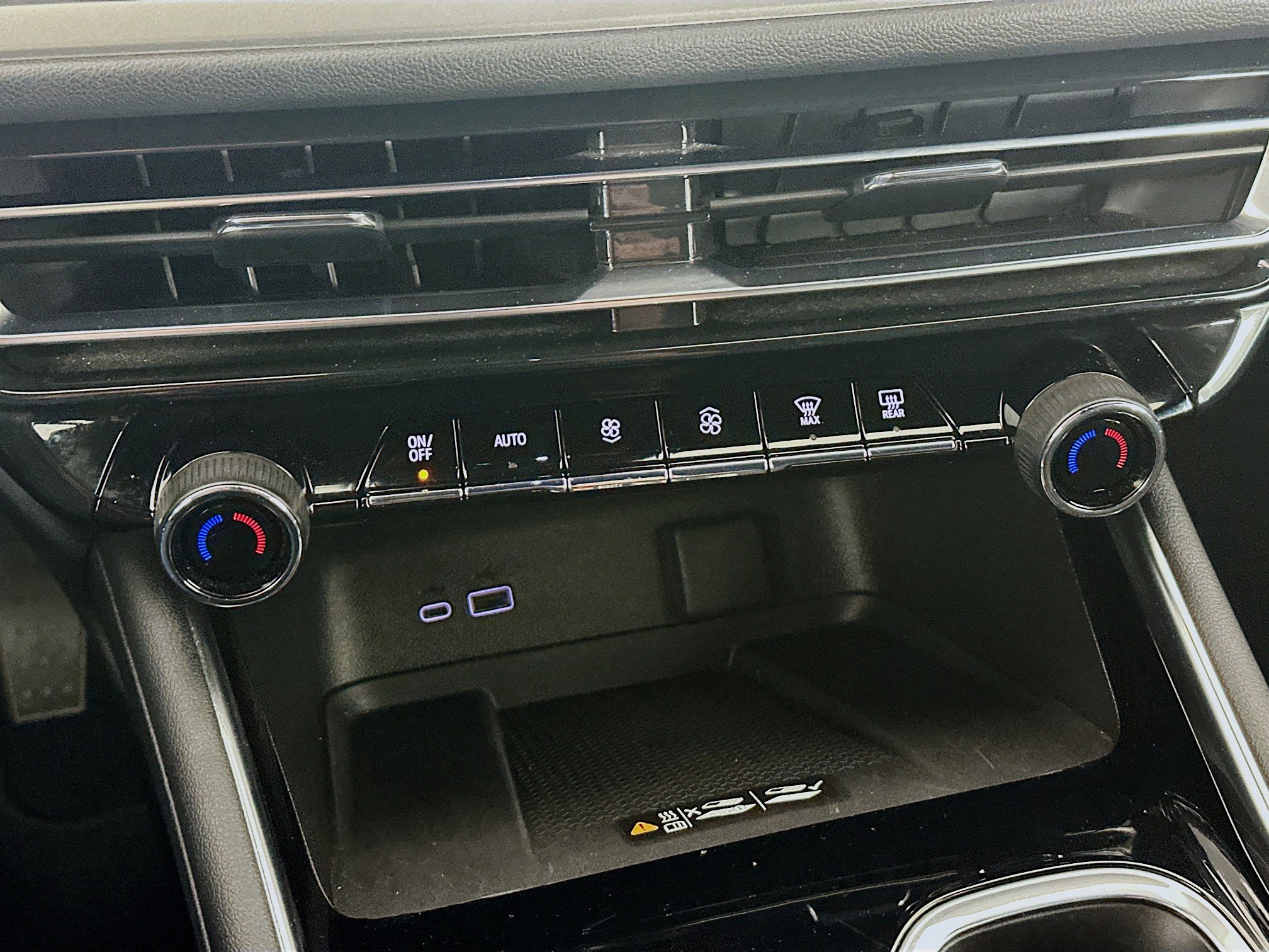 Used 2025 Chevrolet Traverse LT image 24