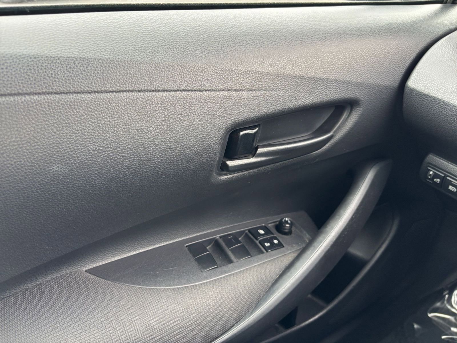 Used 2023 Toyota Corolla LE image 18