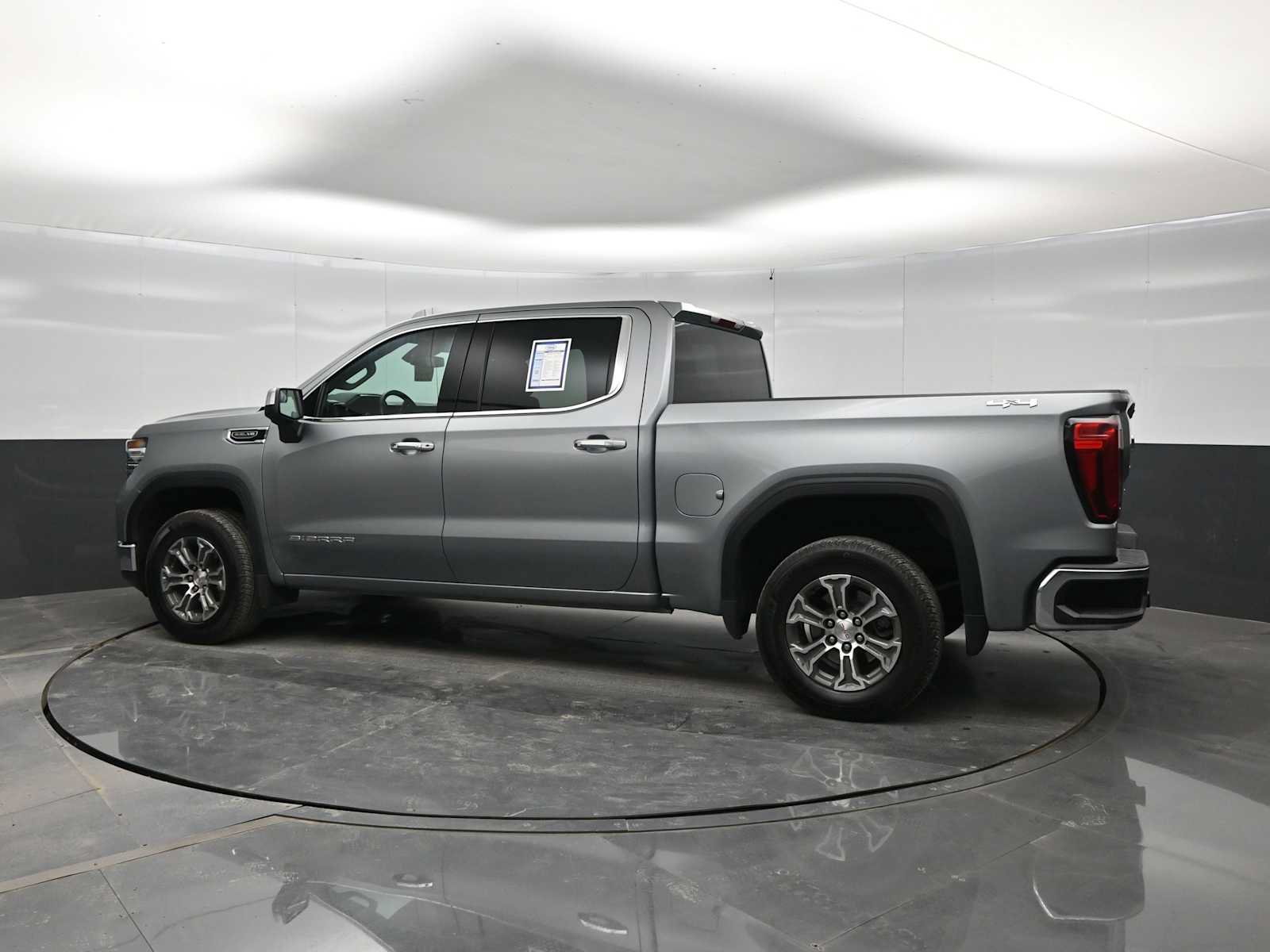Used 2026 GMC Sierra 1500 SLT AWD/4WD image 5