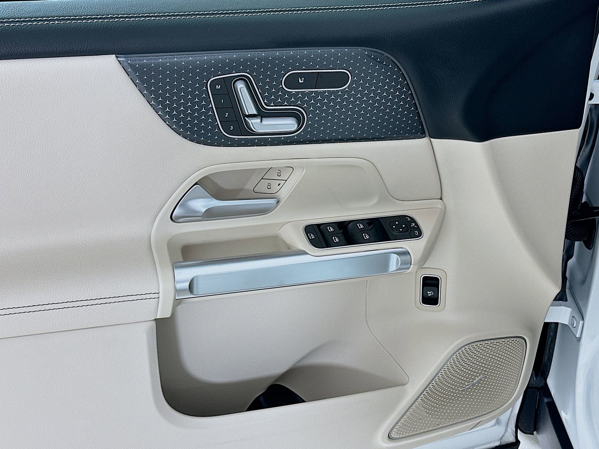New 2026 Mercedes-Benz GLB 250 image 18