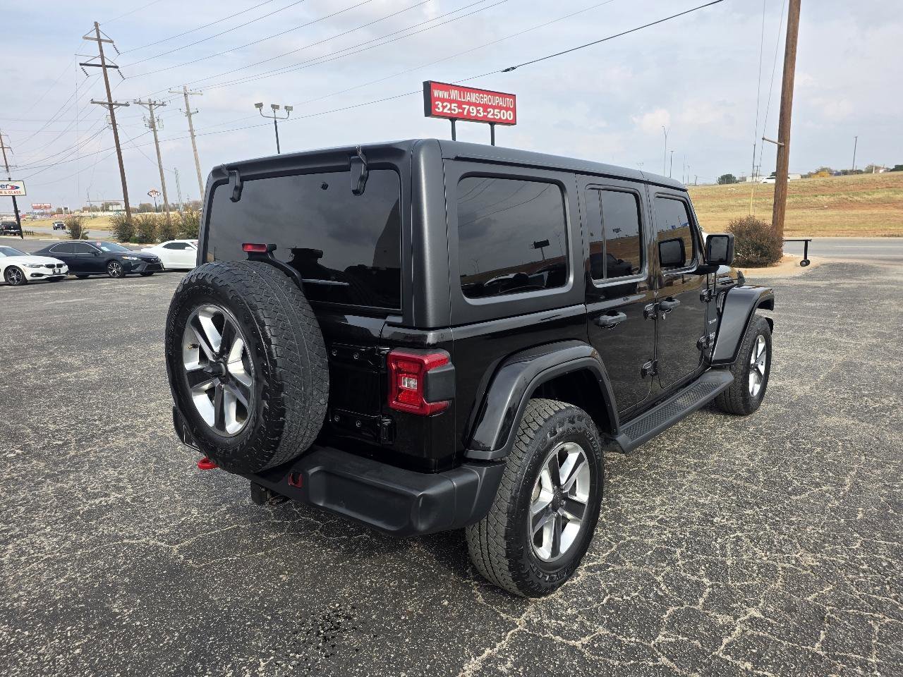 Used 2018 Jeep Wrangler Unlimited Sahara AWD/4WD image 7