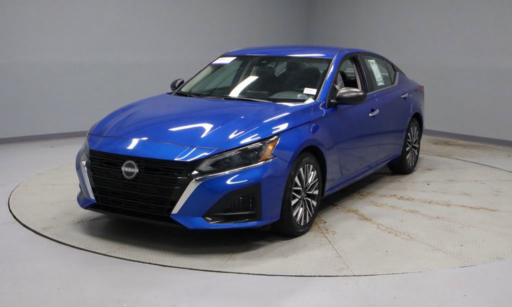 Used 2025 Nissan Altima 2.5 SV FWD image 6
