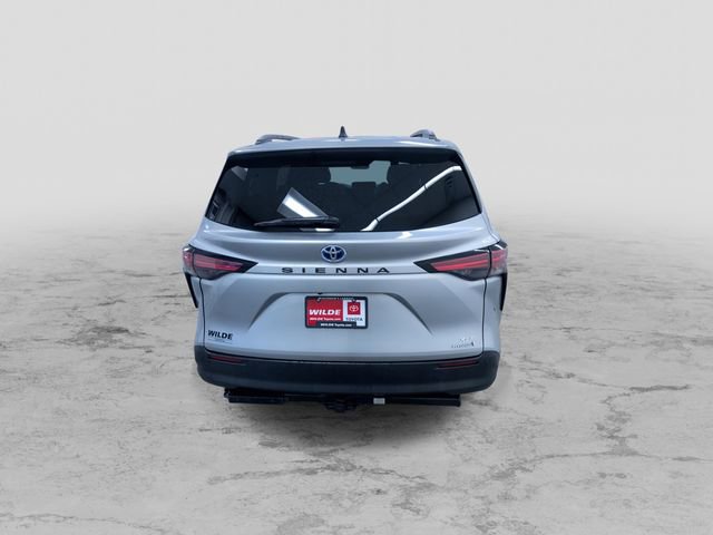 Used 2021 Toyota Sienna XLE image 8